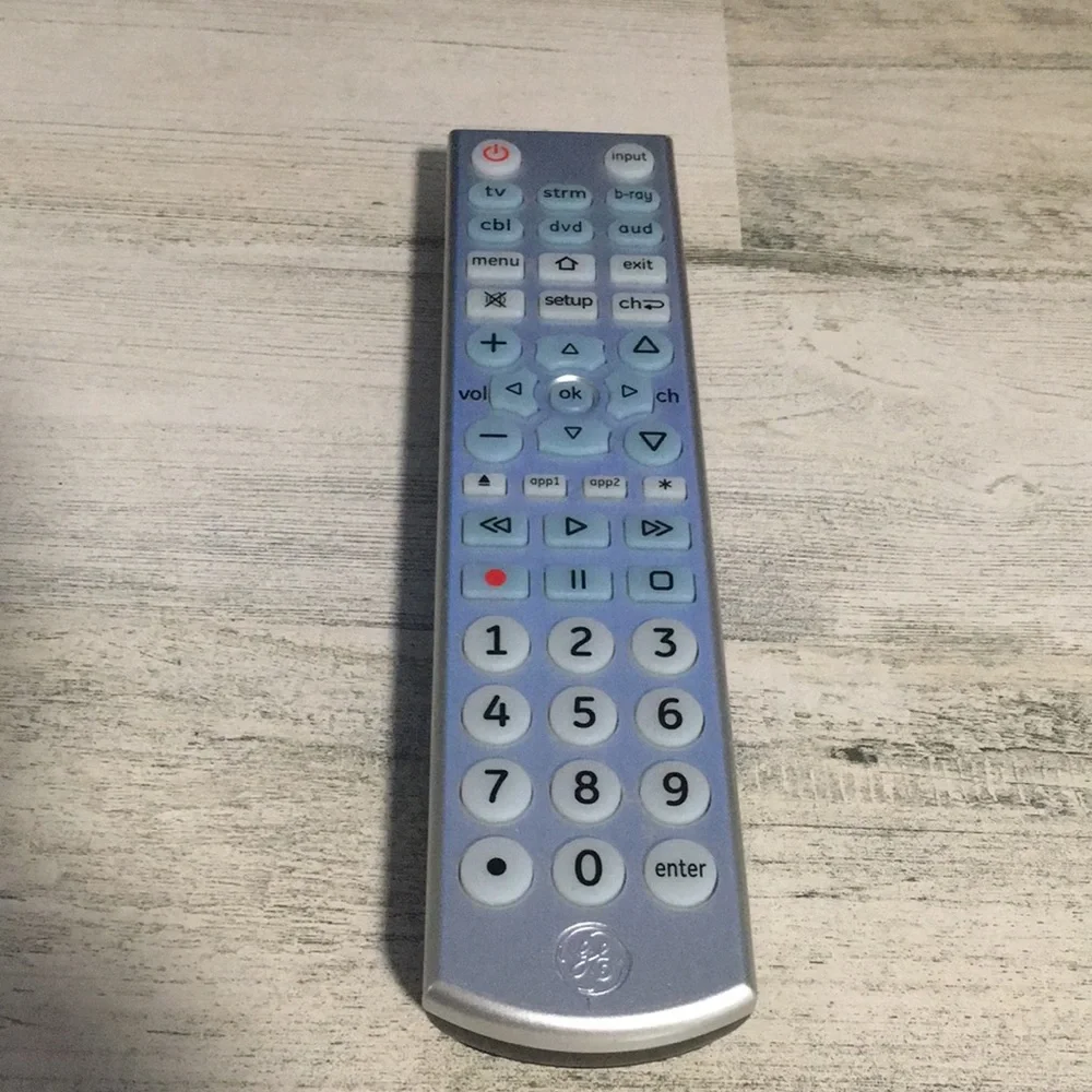 33712 silver 6 device big button backlit battery operated universal remote